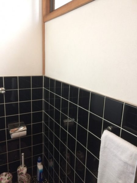 トイレ壁ビフォア