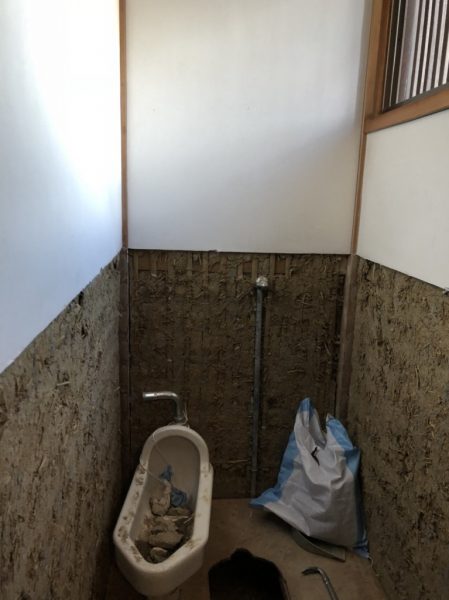 トイレ壁解体作業アフター